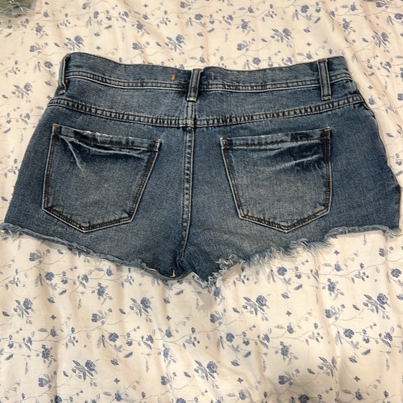 Free People frayed, distressed jean shorts women’s size 26. - Picture 2 of 2